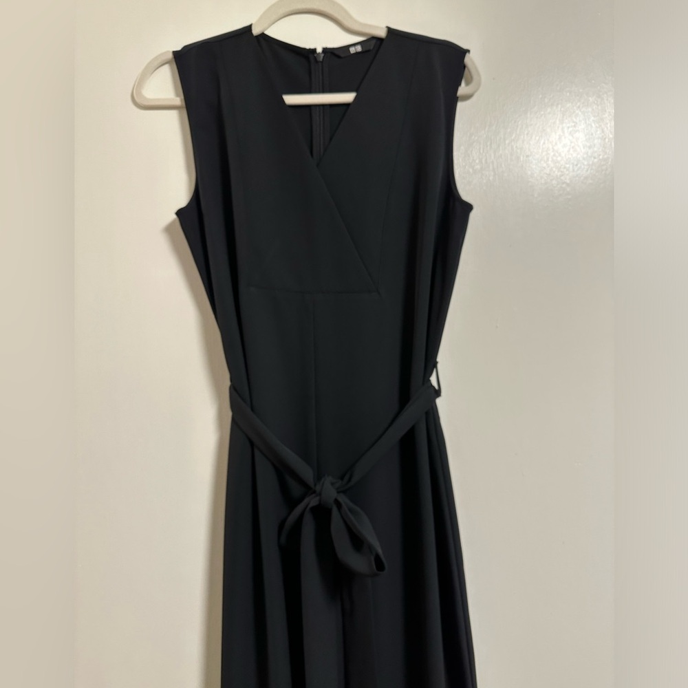 Uniqlo V-Neck Sleeveless Jumpsuit Black Medium